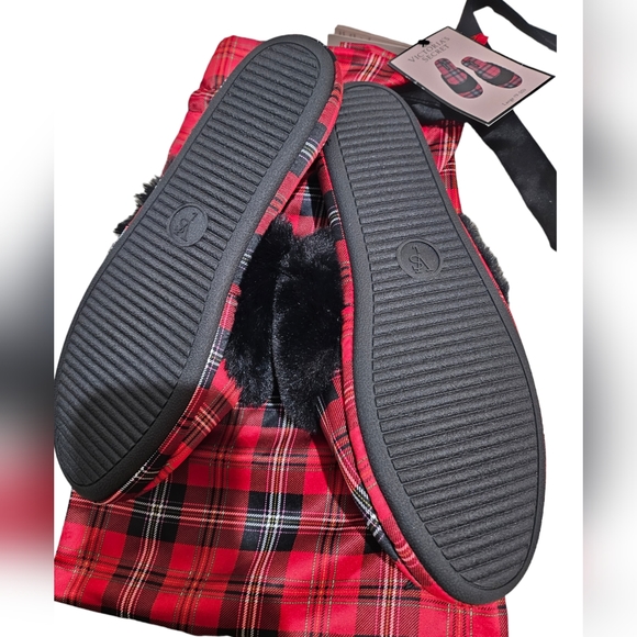 Victoria Secret Slippers NWT large 9-10 ❤️ red plaid - Picture 4 of 6